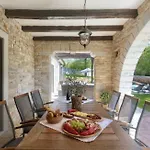 White House B Istria By Guide * Muntrilj