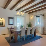 White House B Istria By Guide