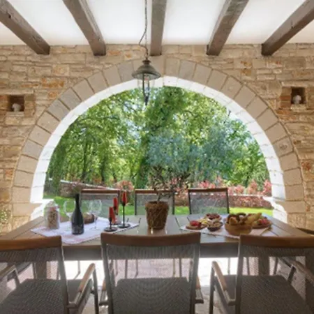 White House B Istria By Guide * Muntrilj