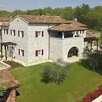 White House B Istria By Guide * Muntrilj