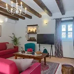 White House B Istria By Guide *