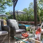White House B Istria By Guide Vila Muntrilj