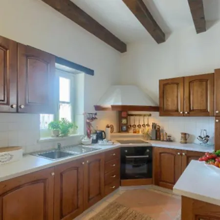 White House B Istria By Guide *