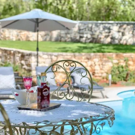 White House B Istria By Guide