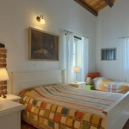 White House B Istria By Guide *